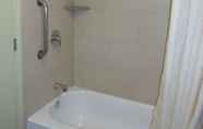 Toilet Kamar 6 Comfort Inn Chandler - Phoenix South I-10