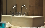 In-room Bathroom 4 Hotel Solans Presidente