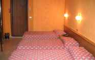 Bedroom 6 Euro Motel