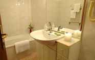 Toilet Kamar 7 Hotel Canal