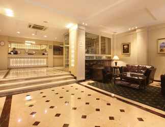 Lobby 2 Berr Hotel