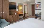 Bedroom 4 DoubleTree by Hilton London Angel Kings Cross