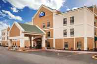 Exterior Days Inn & Suites by Wyndham Harvey / Chicago Southland