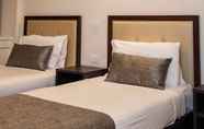 Kamar Tidur 3 Burke and Wills Hotel