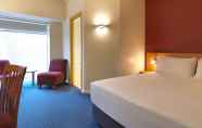 Bedroom 2 YEHS Hotel Melbourne CBD