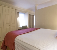 Bedroom 5 Royal Scot Hotel & Suites