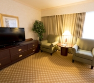 Common Space 7 Royal Scot Hotel & Suites