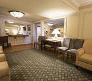 Lobby 2 Royal Scot Hotel & Suites