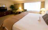 Bedroom 4 Royal Scot Hotel & Suites