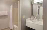 In-room Bathroom 7 Courtyard by Marriott Kokomo