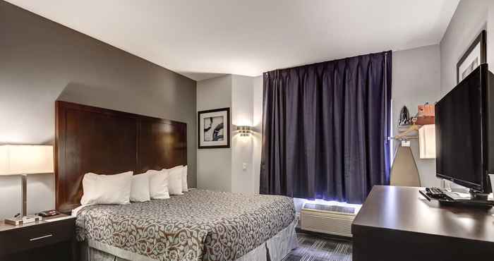 Bedroom SureStay Plus Hotel by Best Western Portland East