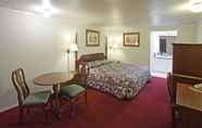 Kamar Tidur 6 Americas Best Value Inn Lansing