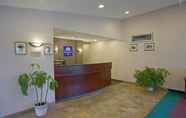 Lobi 5 Americas Best Value Inn Lansing