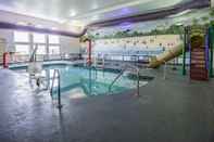 Swimming Pool Quality Inn & Suites Dixon near I-88