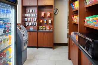 Lobby 4 Courtyard by Marriott Manchester - Boston Regional Airport