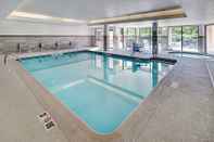 Swimming Pool Courtyard by Marriott Manchester - Boston Regional Airport