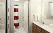 In-room Bathroom 4 Residence Inn by Marriott Minneapolis St. Paul/Roseville