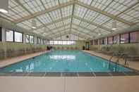 สระว่ายน้ำ SpringHill Suites by Marriott Chicago Naperville/Warrenville