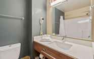 In-room Bathroom 2 Extended Stay America Premier Suites Seattle Bellevue Downtown