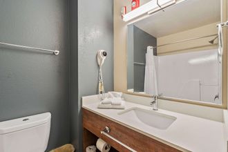 In-room Bathroom 4 Extended Stay America Premier Suites Seattle Bellevue Downtown