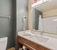 In-room Bathroom 2 Extended Stay America Premier Suites Seattle Bellevue Downtown