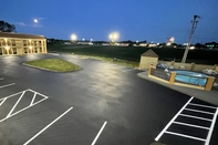 Common Space Days Inn by Wyndham Oak Grove/Ft. Campbell