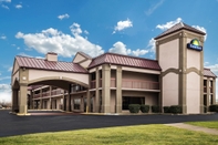 Exterior Days Inn by Wyndham Oak Grove/Ft. Campbell