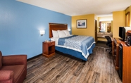 Bedroom 2 Days Inn by Wyndham Oak Grove/Ft. Campbell