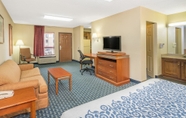 Bedroom 7 Days Inn by Wyndham Oak Grove/Ft. Campbell