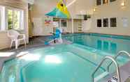 Swimming Pool 2 Comfort Inn Traverse City