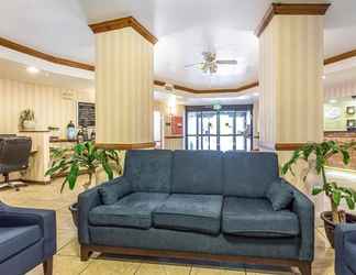 Lobby 2 Comfort Suites Summit County