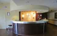 Lobby 6 Comfort Suites Fresno River Park