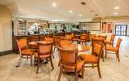 Bar, Kafe dan Lounge 7 Econo Lodge Inn & Suites