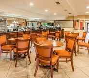 Bar, Kafe dan Lounge 7 Econo Lodge Inn & Suites