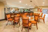 Bar, Cafe and Lounge Econo Lodge Inn & Suites