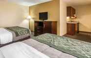 Bedroom 4 Econo Lodge Inn & Suites