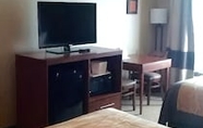 Phòng ngủ 5 Quality Inn & Suites Salem near I-57