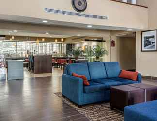 Lobby 2 Comfort Inn & Suites Perry National Fairgrounds Area