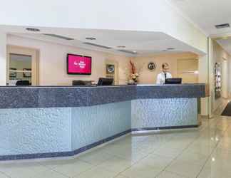 Lobi 2 Garden City Hotel, BW Signature Collection