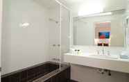 Toilet Kamar 6 Comfort Inn Cairns City