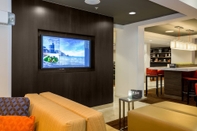 Bar, Cafe and Lounge Courtyard by Marriott Chicago Bloomingdale