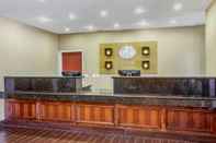 Lobby Comfort Suites Plainview