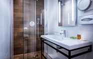 In-room Bathroom 4 Hotel Marais Grands Boulevards