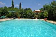 Swimming Pool Château des Briottières