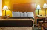 Kamar Tidur 6 Econo Lodge At The Falls North