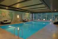 Swimming Pool AKZENT Waldhotel Rheingau