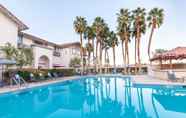 Swimming Pool 3 Hilton Garden Inn Palm Springs - Rancho Mirage