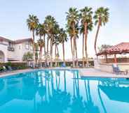 Swimming Pool 3 Hilton Garden Inn Palm Springs - Rancho Mirage