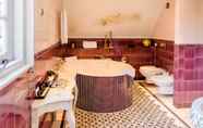 In-room Bathroom 2 Luxury Vintage Hotel Villa Beukenhof