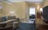 Common Space 3 Fairfield Inn & Suites by Marriott Ottawa Kanata